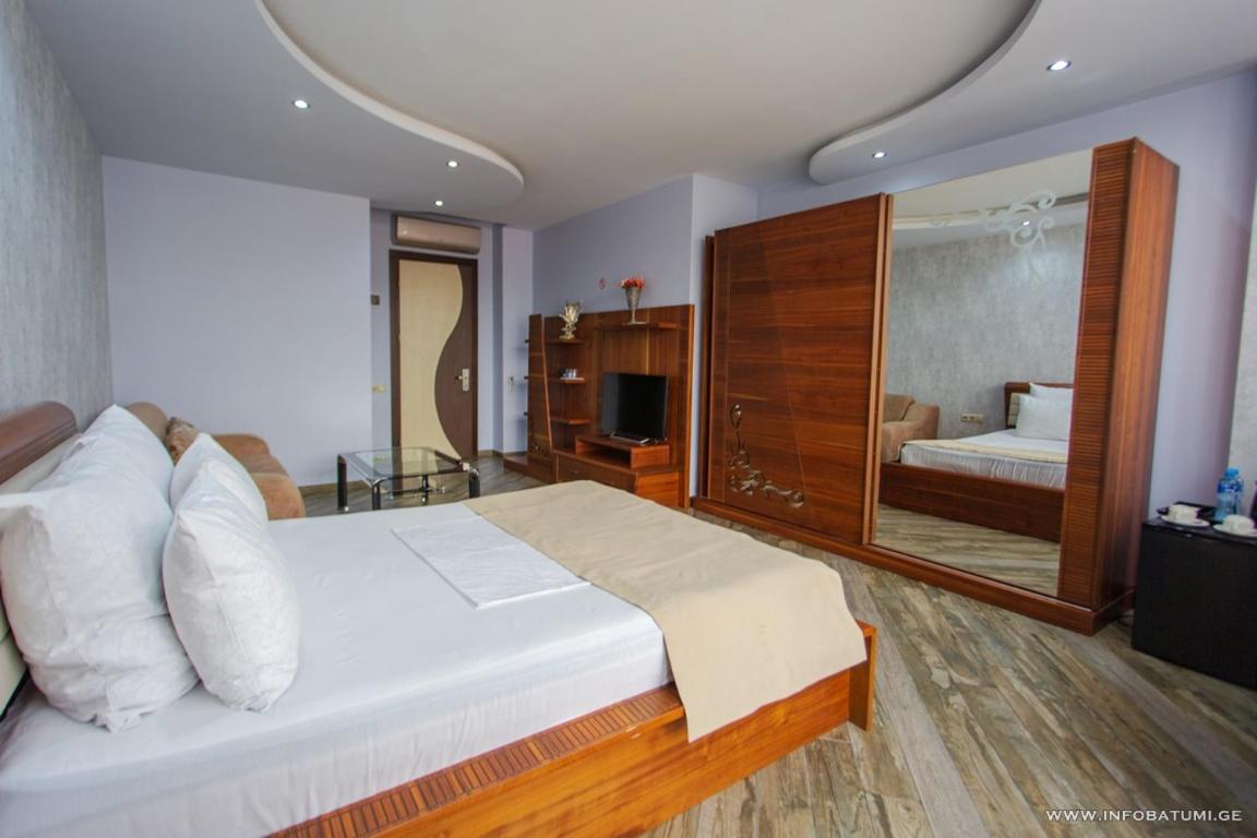 Hotel Light Palace Batumi Exterior foto